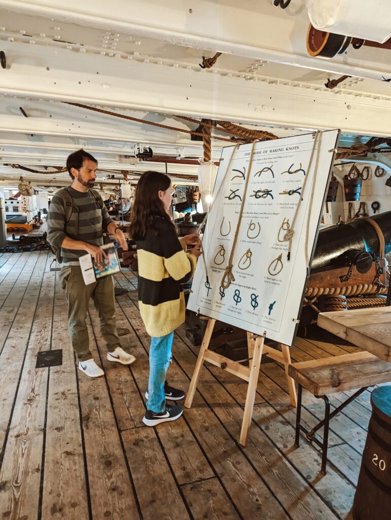 learning how to tie ship knots 